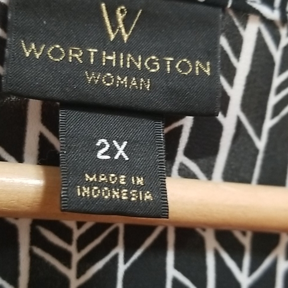 Sleeveless blouse black and white print 2C - Picture 2 of 5